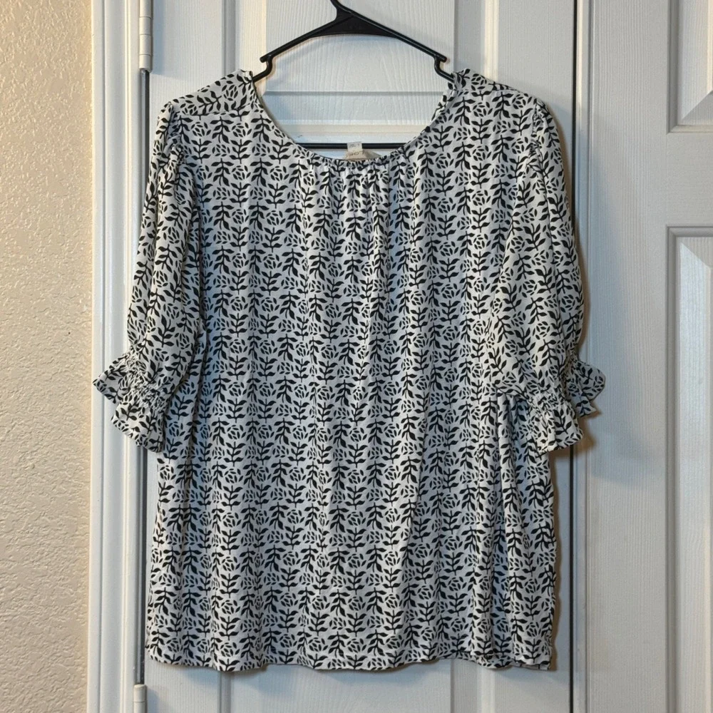 Loft White with Black Floral Puff Sleeve V-Neck Women's Sz Large Shirt Blouse